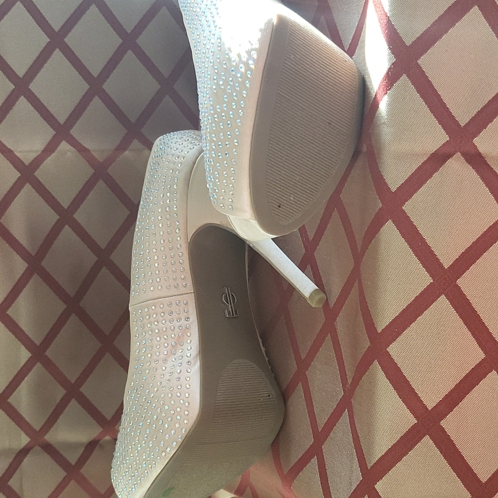Jennifer Lopez Pumps - Picture 4 of 7